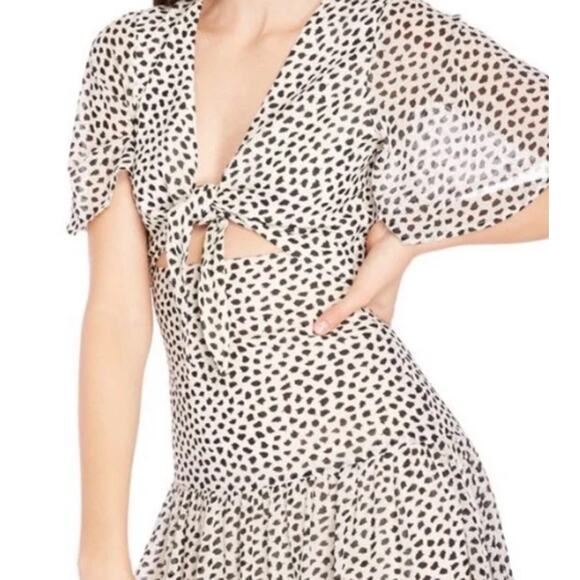 Lani the Label Hazel Keyhole Tie Bodice Tiered Flutter Sleeve Maxi Dress, Size M - Picture 2 of 9